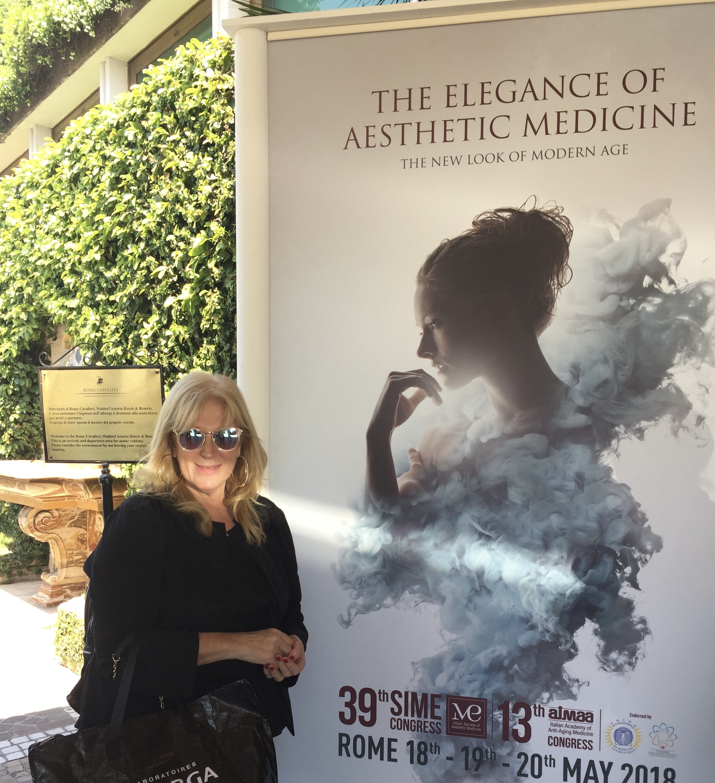 Dra. Frisari participando como disertante en congreso en Roma